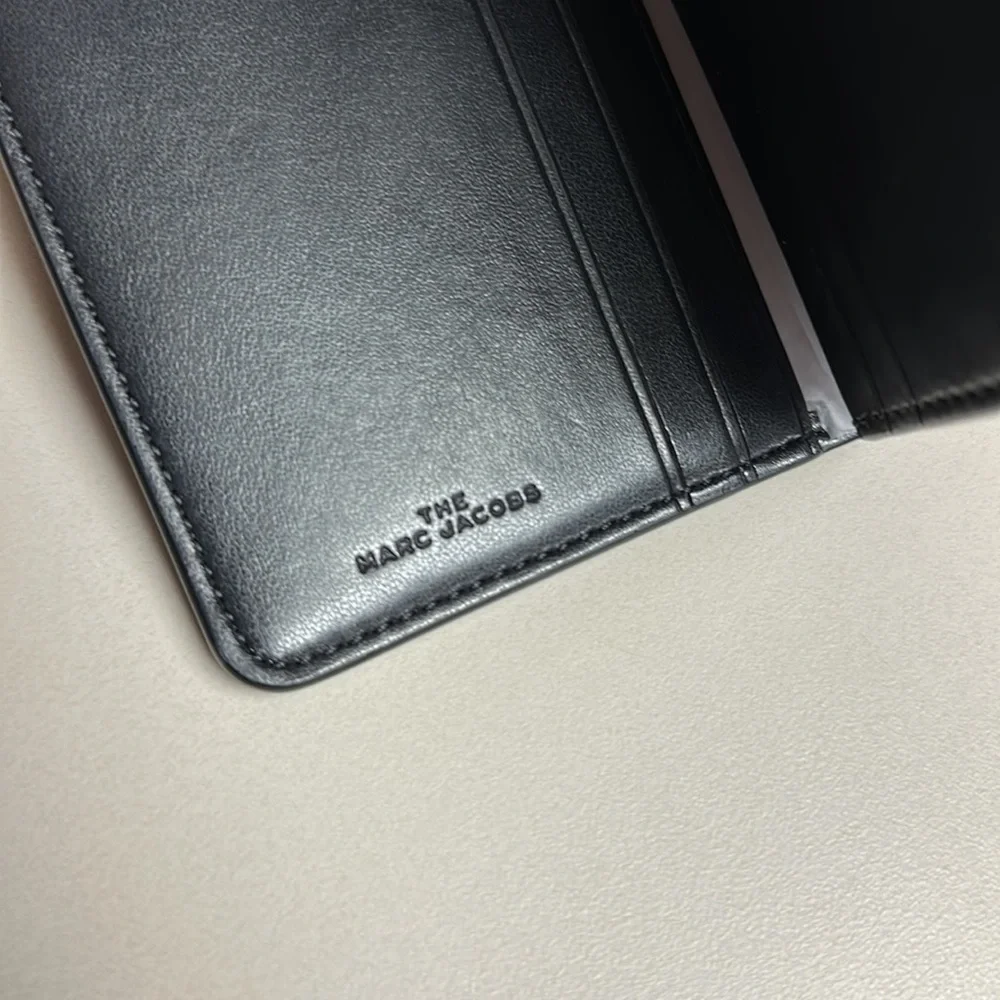 🔥🔥🔥NEW Marc Jacobs J Link Logo Black Leather Snap Long Bifold Wallet - Picture 6 of 8